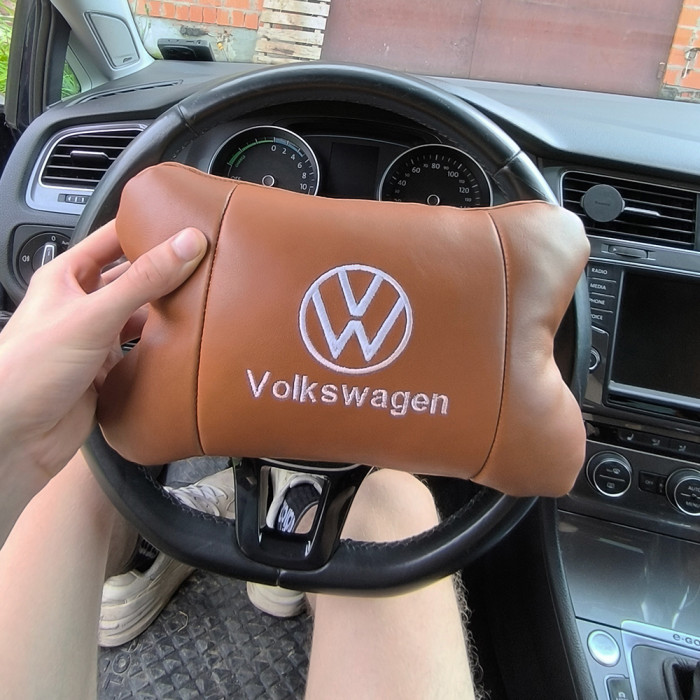 Набір подушок 2шт для автомобіля Volkswagen, з натуральної коричневої шкіри. Подушки на підголовник