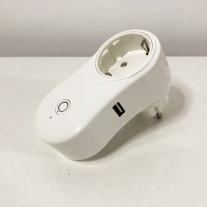 Вай-Фай розетка з USB Wi-Fi socket