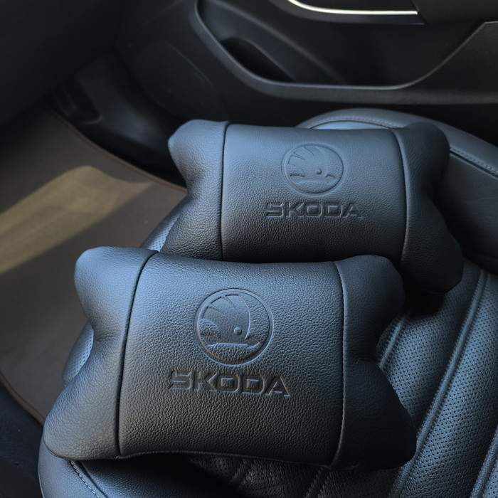 Набір авто подушок Skoda з натуральної шкіри + брелок, Автоподушка на підголовник