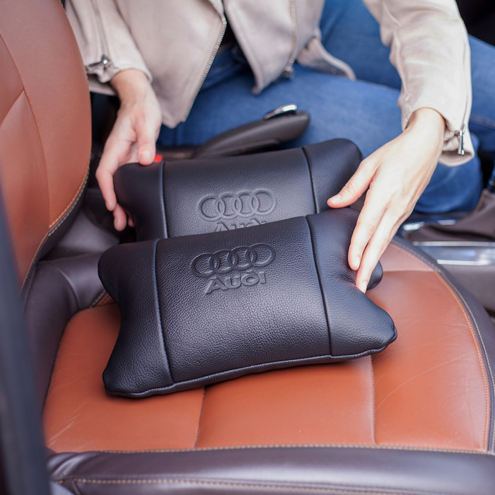 Набір шкіряних подушок Audi + брелок у подарунок, подушки на підголовник у авто