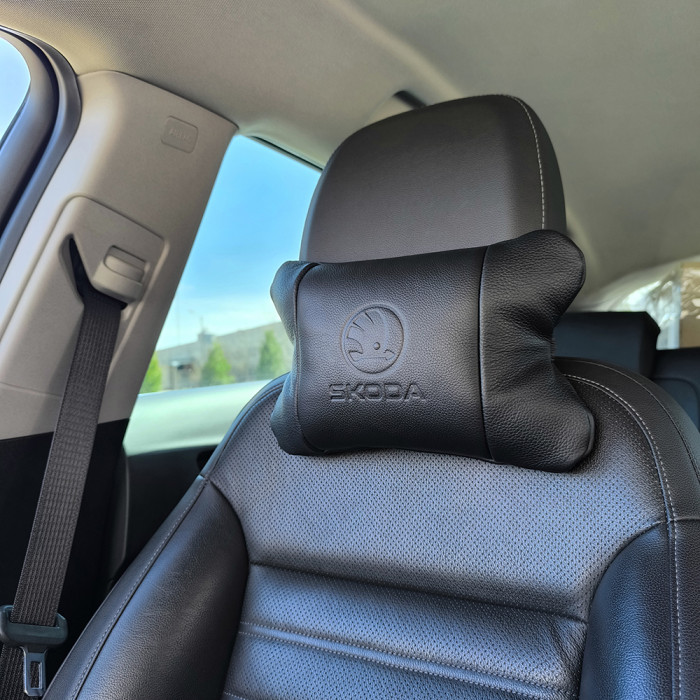 Набір авто подушок Skoda з натуральної шкіри + брелок, Автоподушка на підголовник
