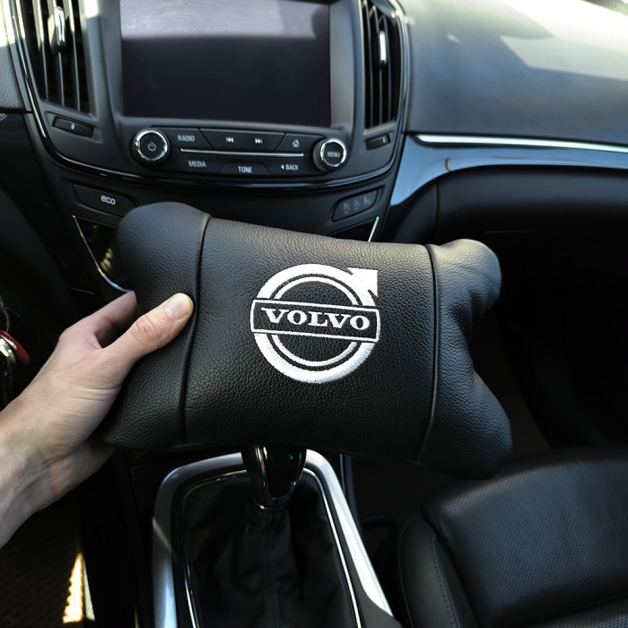 Набір шкіряних подушок Volvo + брелок у подарунок, Автоподушки Volvo з вишивкою
