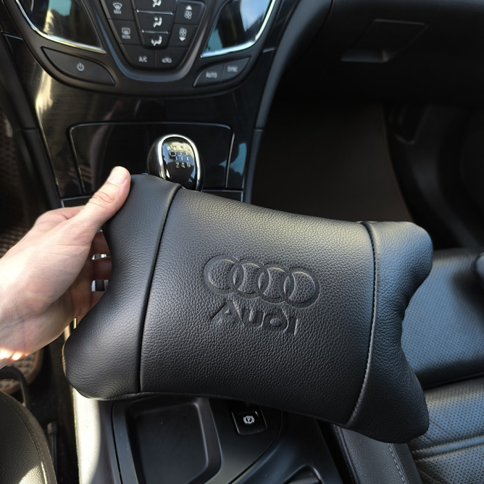 Набір шкіряних подушок Audi + брелок у подарунок, подушки на підголовник у авто