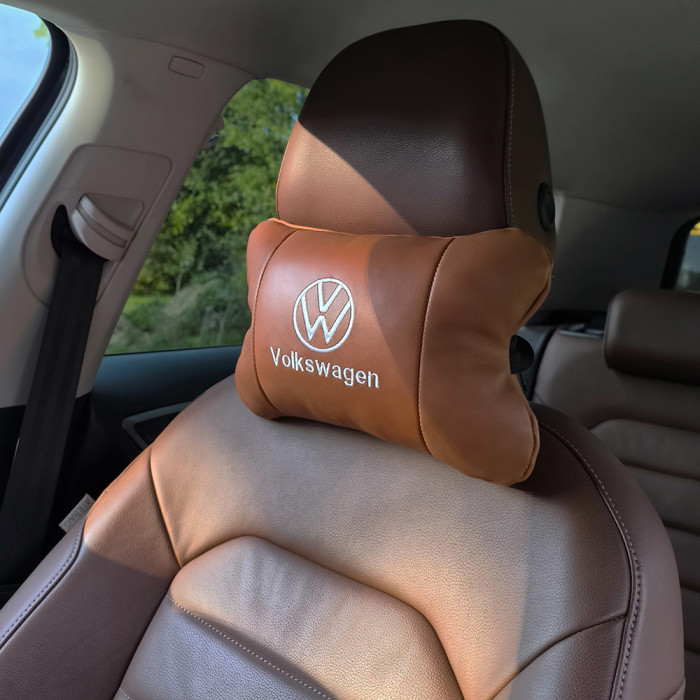 Набір подушок 2шт для автомобіля Volkswagen, з натуральної коричневої шкіри. Подушки на підголовник
