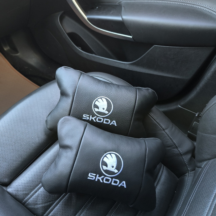Автомобільні подушки 2 шт на підголівник Skoda / Шкода, з натуральної шкіри, стильний аксесуар для вашого авто